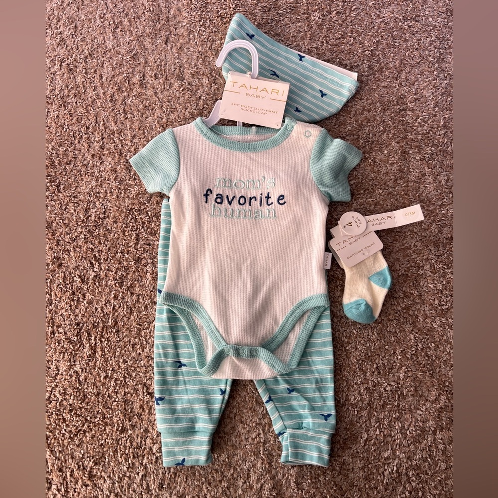Tahari Baby Mint and White Bodysuit‎ Set Size 0-3 Months
